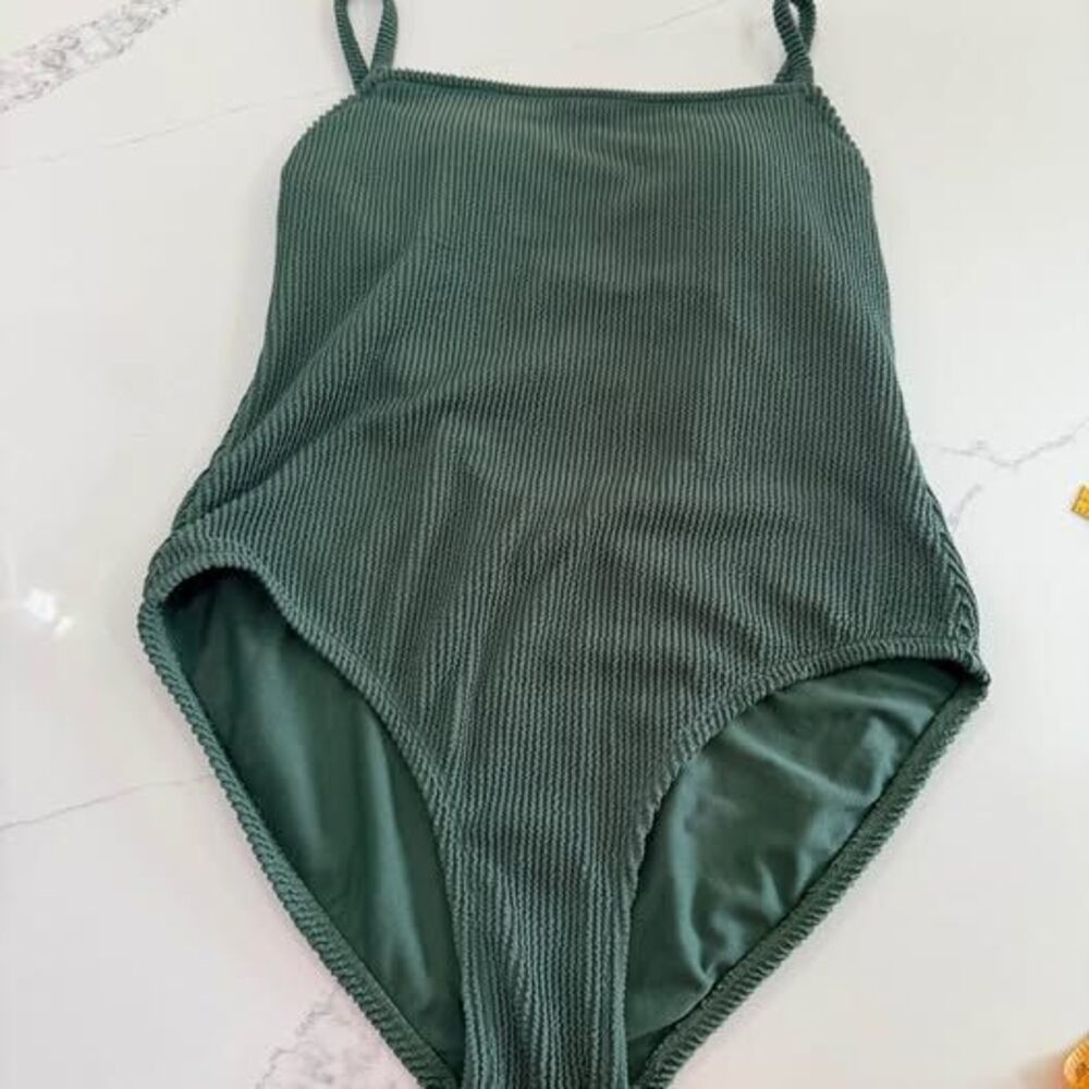 Kona Sol swimsuit bottom, green ribbed XL 17”-23” pit-pit, 27”-32” length, C7428